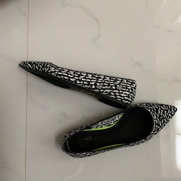 New Flats - size 6 - Picture 2 of 4